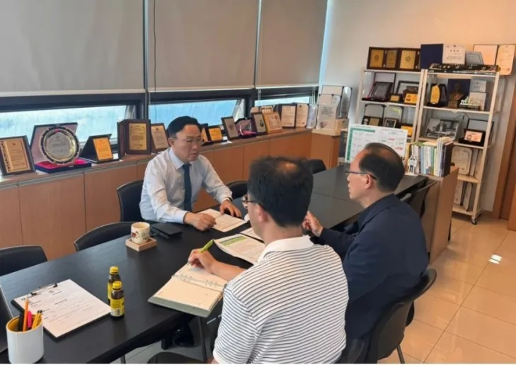 금천구로부터 ‘서울시 2025 공공와이파이 확충계획’을 보고받는 최기찬 의원