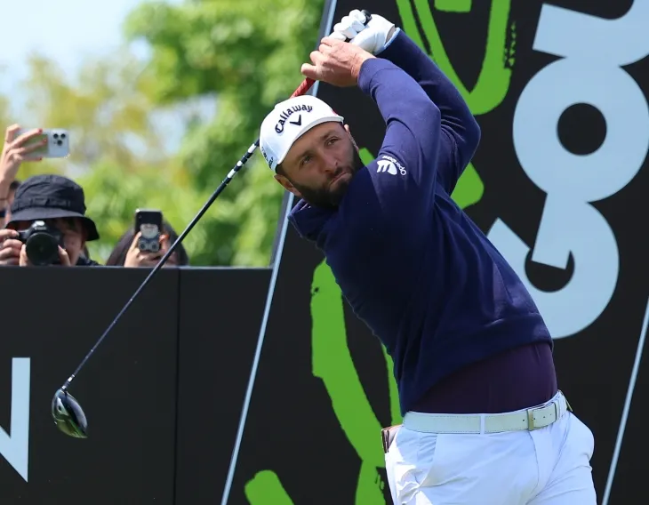 티샷 날리는 욘 람