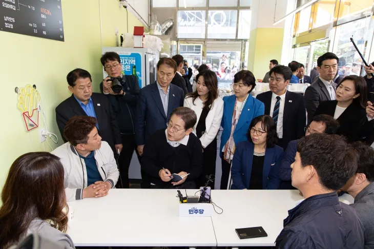 예천 신도시 주민들과 ‘분식집 간담회’ 하는 이재명 후보