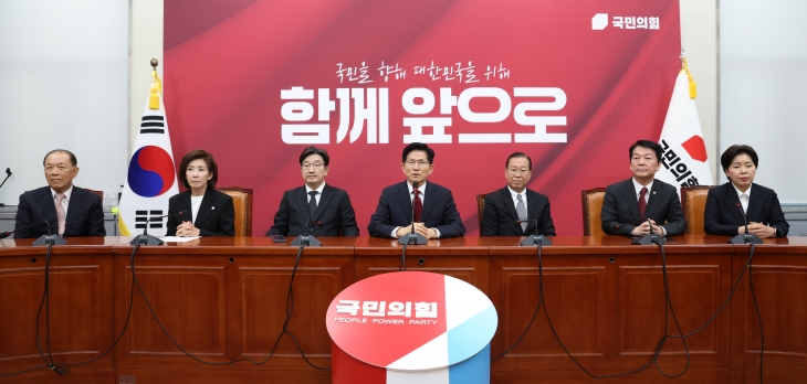 첫 선대위 회의 발언하는 김문수