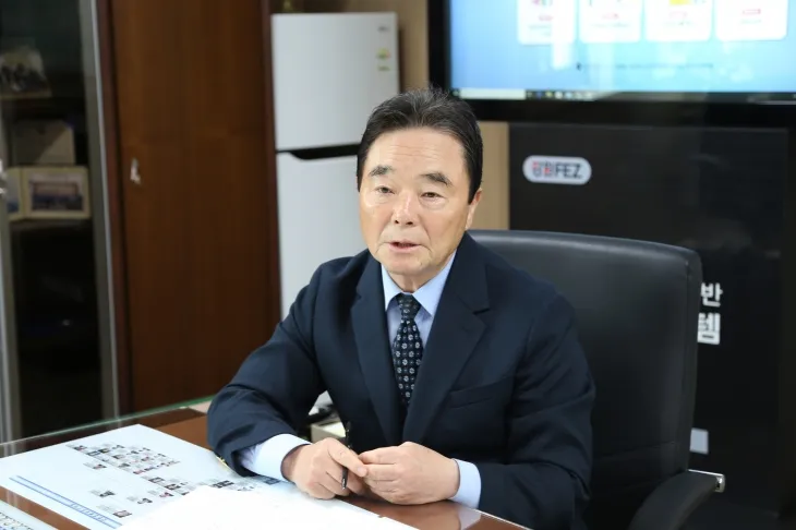 심영섭 강원경제자유구역청장이 지난달 24일 집무실에서 서울신문과 인터뷰를 하고 있다. 강원경제자유구역청 제공
