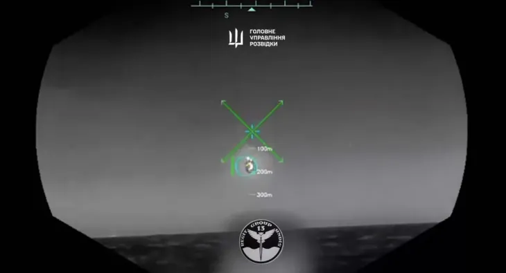 우크라이나 국방부 정보총국(HUR)이 해상 드론으로 러시아 전투기를 격추하는 모습이라고 공개한 영상. 우크라이나 국방부 정보총국 엑스(X) 캡처