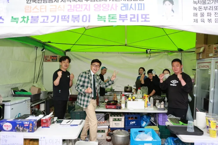 보성의 특산물을 활용한 ‘다인정’이 녹돈으로 만든 ‘녹돈가스, 녹돈불고기떡볶이, 녹돈부리또’를 판매하고 있다.