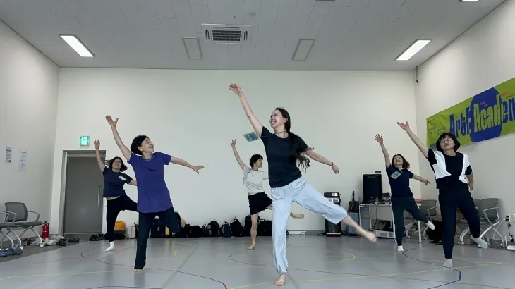 차세대 문화예술교육 전문가를 꿈꾸는 참가자들이 아르떼 아카데미의 ‘초등교육에서 움직임 활용하기’ 교육에 참여하고 있다. 한국문화예술교육진흥원 제공