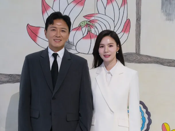 배우 진태현(사진 왼쪽)이 갑상선암 진단을 받았다.