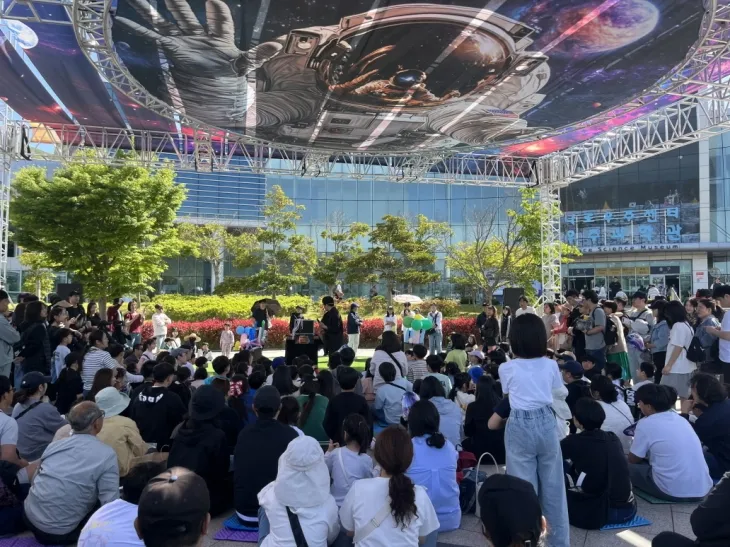 고흥우주항공축제가 역대 최다 12만명의 관람객 찾으며 성황리에 폐막했다.