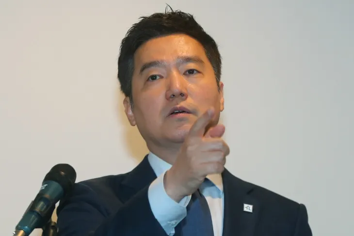 김세의 가로세로연구소 대표가 7일 오후 서울 강남구 스페이스쉐어에서 열린 배우 김수현의 중대범죄 관련 기자회견에서 인사말을 하고 있다. 2025.05.07. 뉴시스