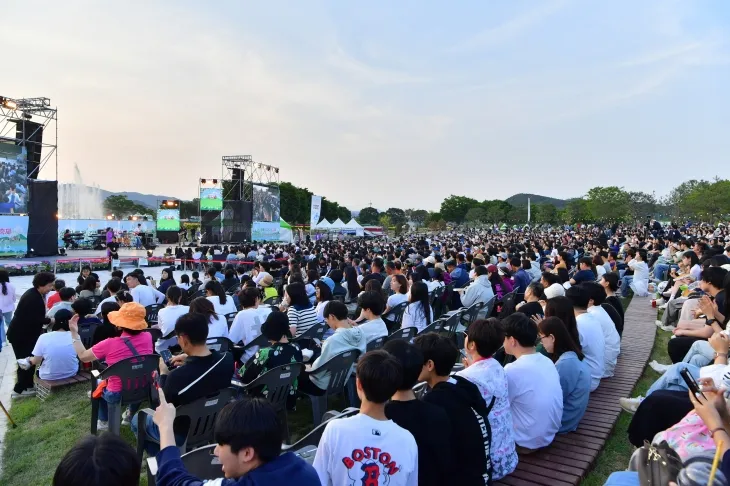 2024년 장성 황룡강 길동무 꽃길 축제 공연장.  (장성군 제공)