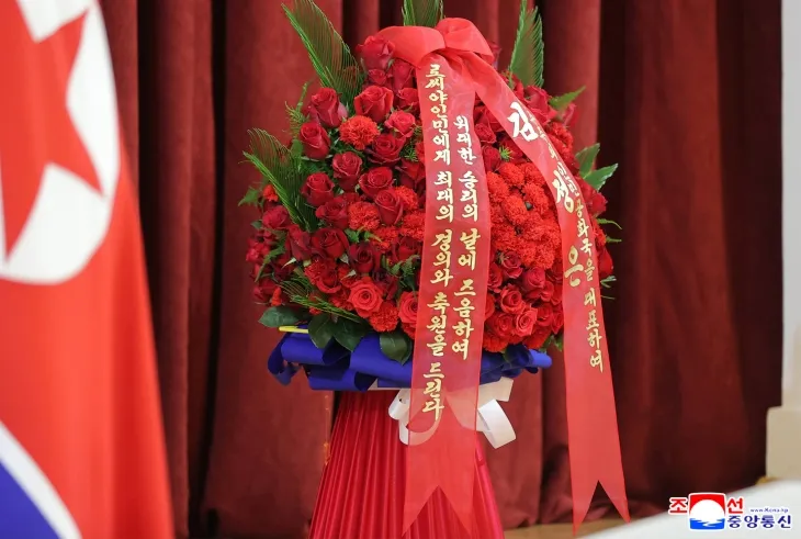 김정은, 딸 주애와 주북 러시아 대사관 방문