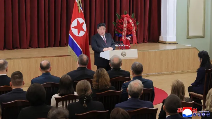 김정은, 딸 주애와 주북 러시아 대사관 방문