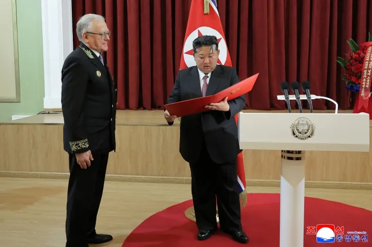 김정은, 딸 주애와 주북 러시아 대사관 방문