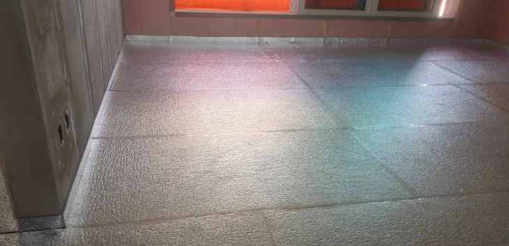 대우켐이 개발한 ‘DWC-NA 층간완충재’ 로 현장에 시공한 모습.