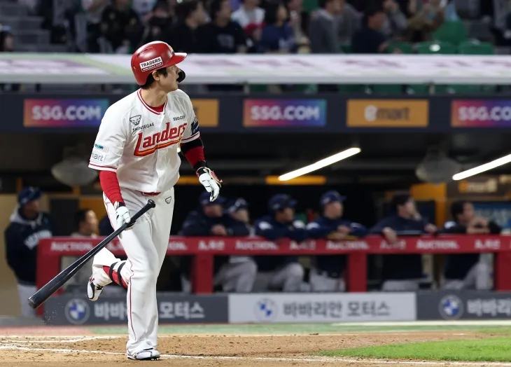 KBO 최초 500홈런 최정, 넘어갔다!