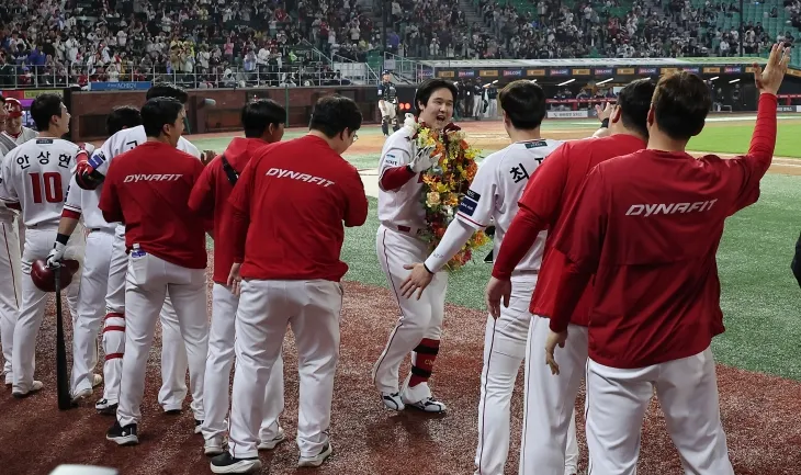 최정, KBO 최초 500홈런 달성