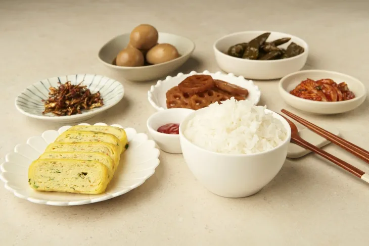 쌀밥을 중심으로 한 식사 이미지. 자료 : 아이클릭아트