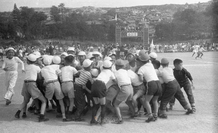60년대 국민학교 운동회. 1963.10.00 서울신문사진창고