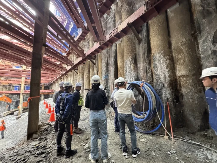 서울 성동구가 여름철 우기 대비 안전사고 예방을 위해 관내 건축공사장을 합동점검하는 모습. 성동구 제공