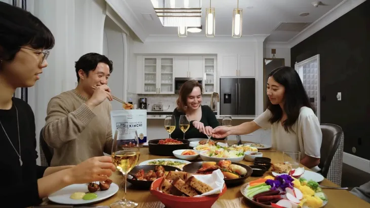 종가 ‘산호원 김치’를 즐기고 있다. 대상 제공