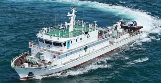 최초로 서해 최북단 백령도에 입항한 ‘건강옹진호’. 인천시 제공