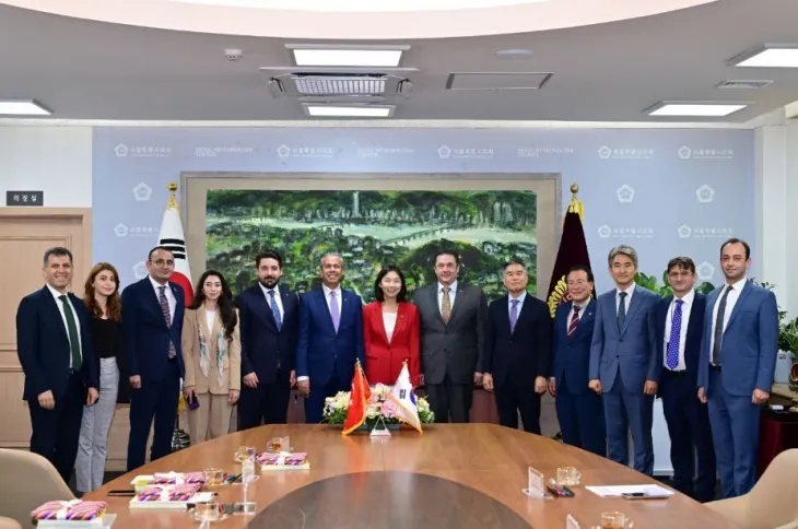 앙카라시의회 대표단과 단체사진 촬영 중인 서울시의회의장단