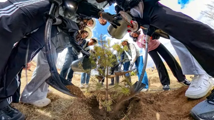 대한항공과 아시아나항공 임직원들이 지난 20일 몽골 울란바타르시 바가노르구에 위치한 대한항공 숲에서 식림 활동을 하고 있다. 2025.5.20 울란바토르 홍윤기 기자