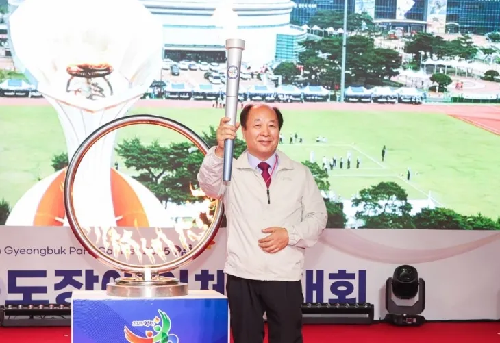 박선하 위원장이 22일 ‘제27회 경북도장애인체육대회’ 개막식에서 성화 봉송 최종 주자로 선정됐다. 박선하 의원실 제공