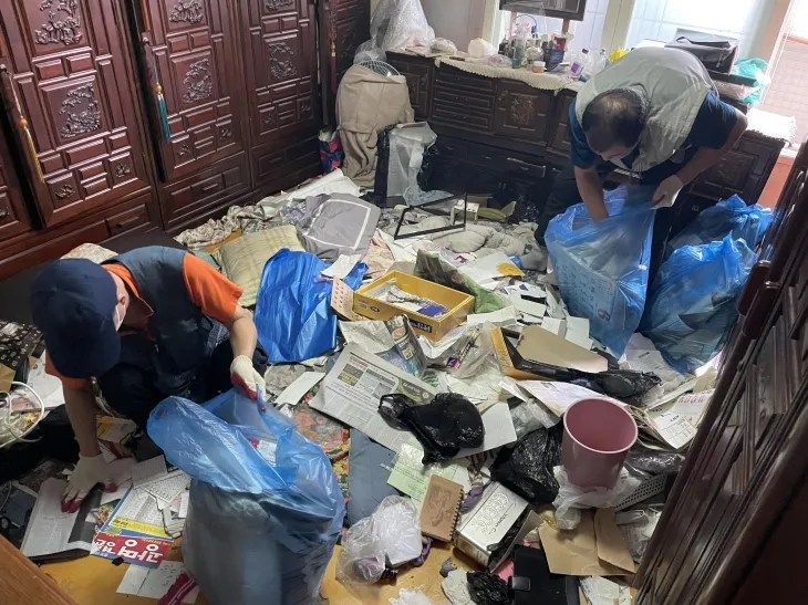 서울 영등포구의 저장강박 가정 모습. 영등포구 제공