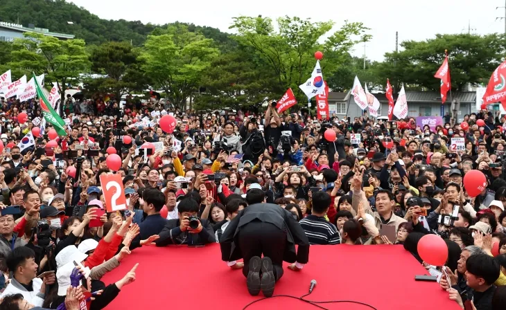 김문수 국민의힘 대선 후보가 24일 경북 구미시 박정희 전 대통령 생가 앞에서 집중유세를 하고 있다. 2025.5.24 공동취재