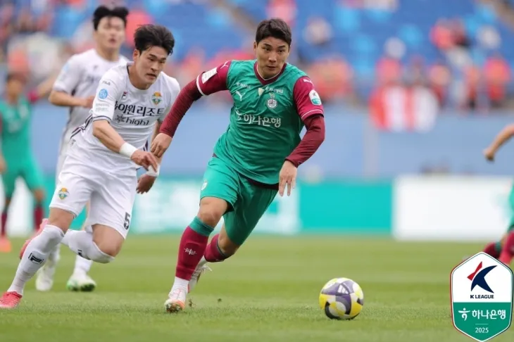 주민규(오른쪽). 한국프로축구연맹 제공