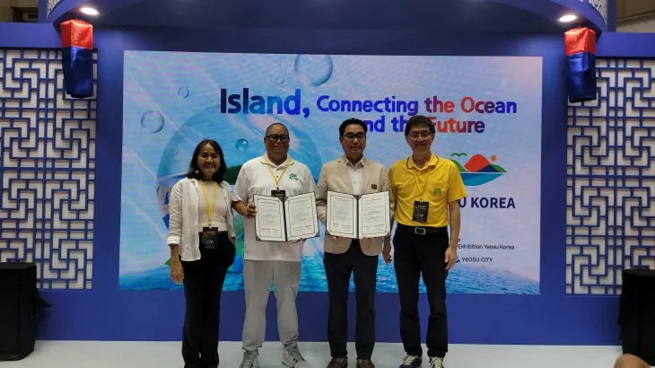 여수세계섬박람회조직위가 지난 25일 대만 세계무역센터에서 열리는 ‘2025 대만국제관광박람회’에서 팔라우와 섬박람회 참가 협약을 체결하고 있다. 여수시 제공