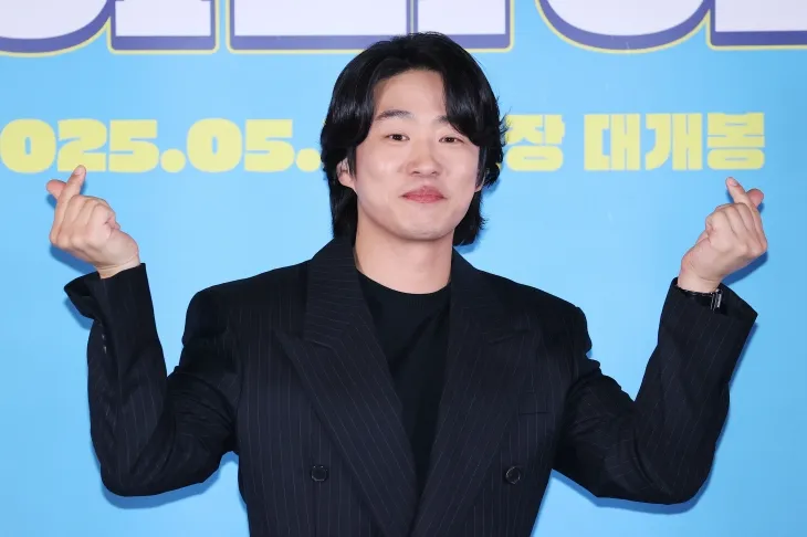 배우 안재홍이 26일 오후 서울 용산구 CGV용산아이파크몰에서 열린 영화 ‘하이파이브’ 언론시사회 및 기자간담회에서 포즈를 취하고 있다. 2025.5.26 연합뉴스