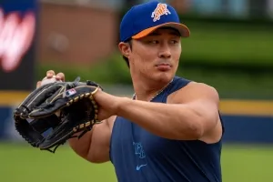 어깨 부상 김하성, MLB 로스터 등록…약 320일만에 빅리그 복귀 임박
