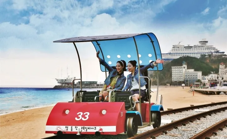 강릉 정동진 레일바이크. 코레일관광개발 제공.