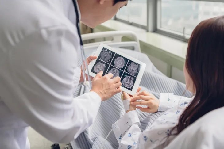 병원에 입원 중인 환자 이미지. 아이클릭아트