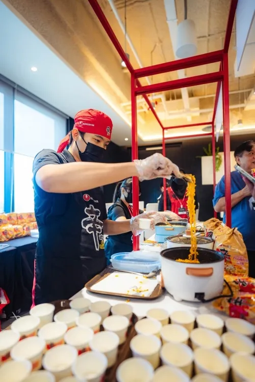 말레이시아 신라면 툼바 행사장 시식행사 모습. 농심 제공