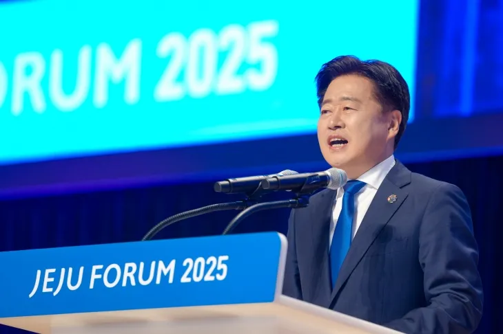 29일 오전 제주국제컨벤션센터(ICC JEJU)에서 막을 올린 제20회 ‘평화와 번영을 위한 제주포럼’에서 오영훈 지사가 개회사를 하고 있다. 제주도 제공