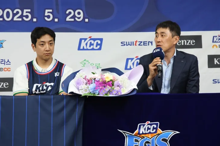 이상민 부산 KCC 감독이 29일 서울 강남구 KBL센터에서 열린 허훈 입단 기자회견에서 기대감을 드러내고 있다. 뉴시스