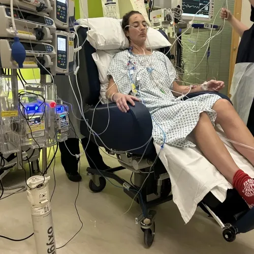 복막 가성점액종 진단을 받은 레베카 힌드. 자선 모금 사이트 ‘고펀드미’ 홈페이지 캡처