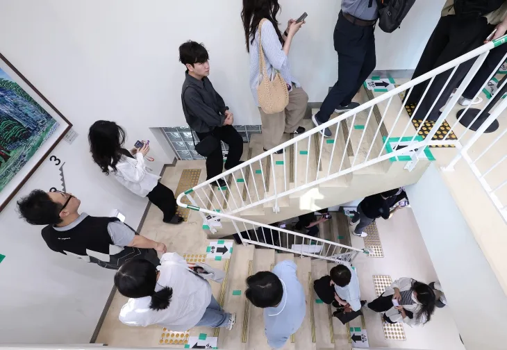 사전투표 둘째 날에도 붐비는 사전투표소