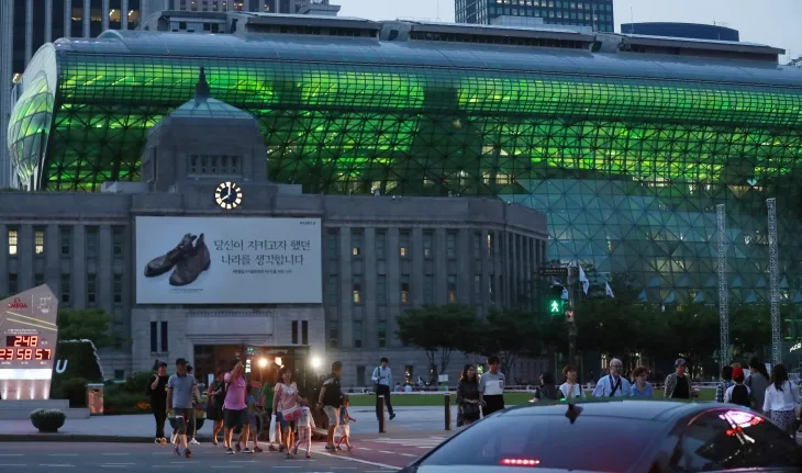 지자체-서울시-서울시청-파리기후변화협정 지지 녹색 시위 동참-초록 조명