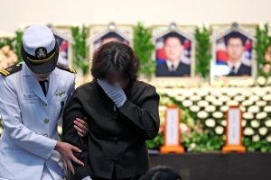 “군인으로서의 임무 종료 명한다”… 순직 해군 초계기 승무원 영결식