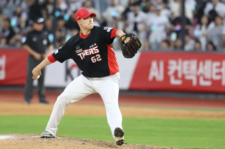 KIA 타이거즈 정해영이 1일 수원 케이티위즈파크에서 열린 2025 KBO리그 정규시즌 수원 kt와의 원정 경기에서 공을 던지고 있다. KIA 타이거즈 제공