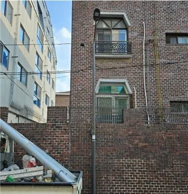 서울 서초구 주택가의 보안등 공중선에 전기 차단 안전장치가 설치돼 있다. 서초구 제공