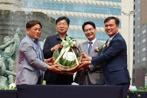 명품수박 경진대회에서 대상을 받은 박형남(무장면)씨의 수박. 고창군 제공