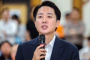 [포토] 개표 상황실 찾아 소감 말하는 이준석 후보
