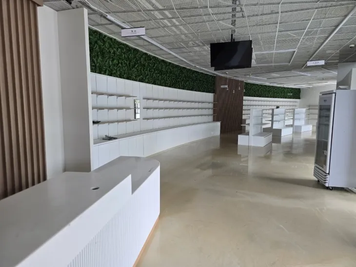 순천만국가정원 서문 기념품점이 텅 비어있다.