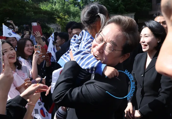 이재명 대통령, 어린이와 함께