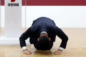 [포토] 김문수, 국민의힘 선대위 해단식서 ‘큰절’