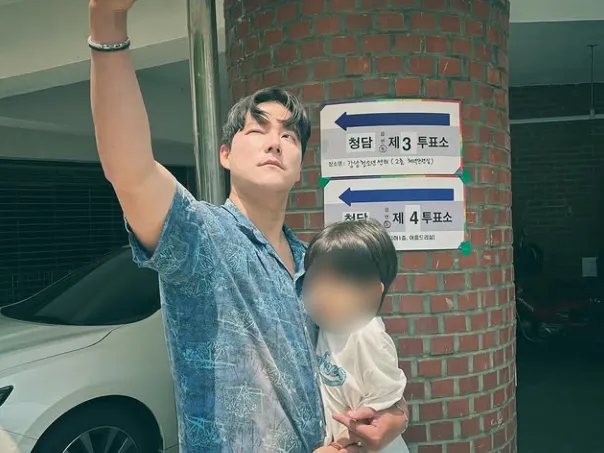 배우 최수종의 조카로 알려진 배우 조태관이 투표권이 없음에도 제21대 대통령 선거 투표소를 찾은 근황을 전했다. 조태관 인스타그램 캡처