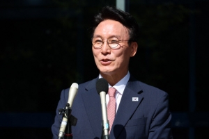 [포토] 취재진 질문에 답하는 김민석 총리 후보자